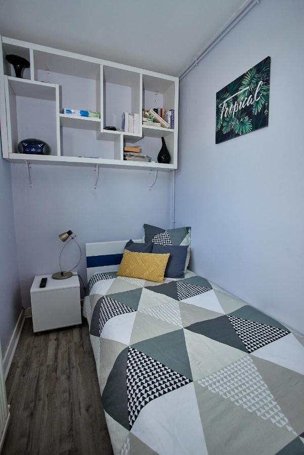 Chambres A Louer Dans Appartement Balcon - Wifi - Parking Gratuit نيفي المظهر الخارجي الصورة